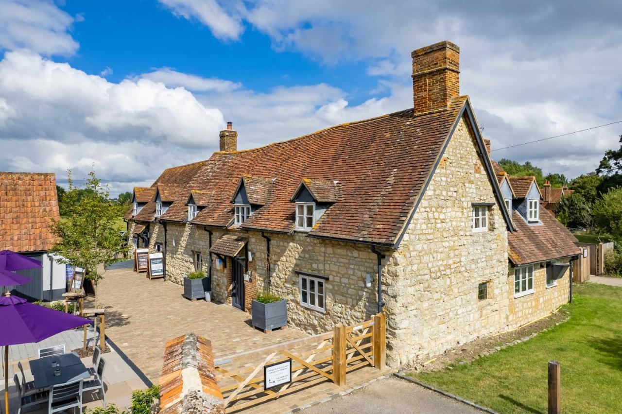 The Dinton Hermit Kültér fotó